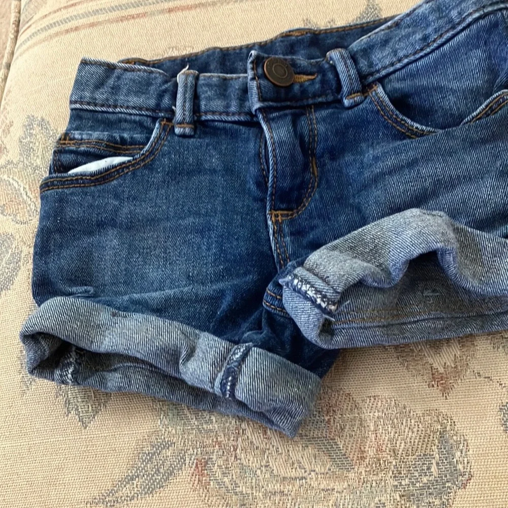FINAL MARKDOWN Old navy toddler shorts 3t